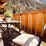 Le Petit Nicolas, Jacuzzi, Vue Mont Blanc Chalet *