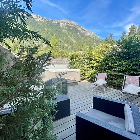Le Petit Nicolas, Jacuzzi, Vue Mont Blanc 木屋 霞慕尼