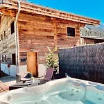 Chalet Le Petit Nicolas, Jacuzzi, Vue Mont Blanc Chamonix